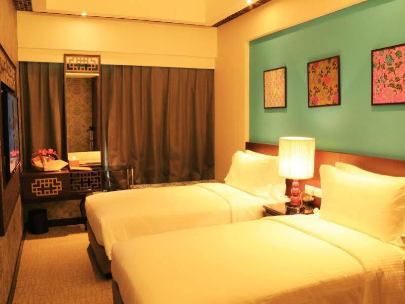 Estadia Hotel Malacca Exterior photo